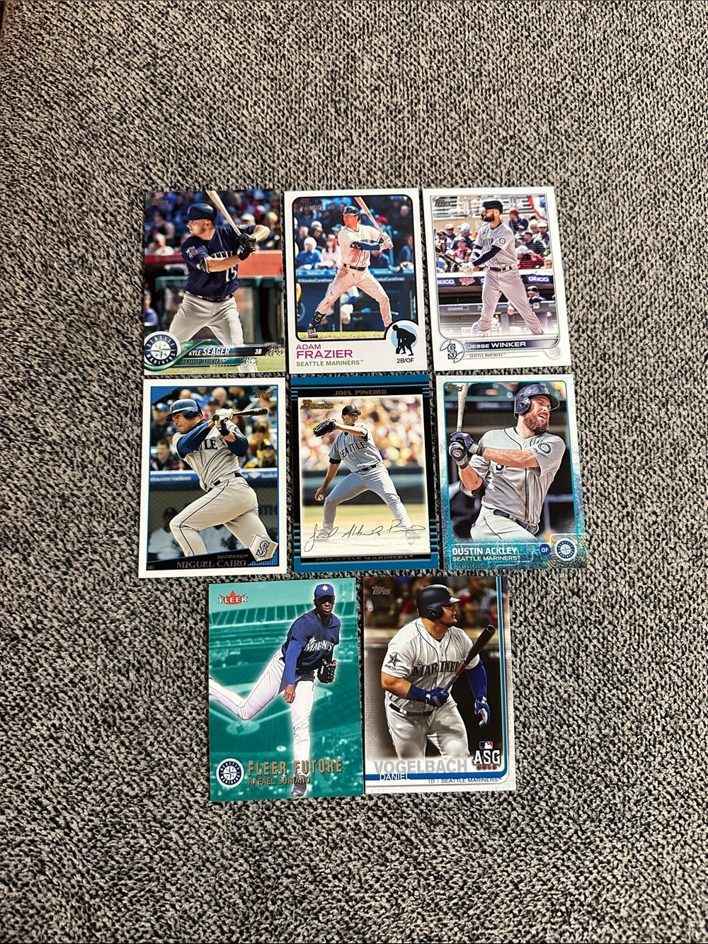 Seattle Mariners Lot (20) - Picture 2 of 2